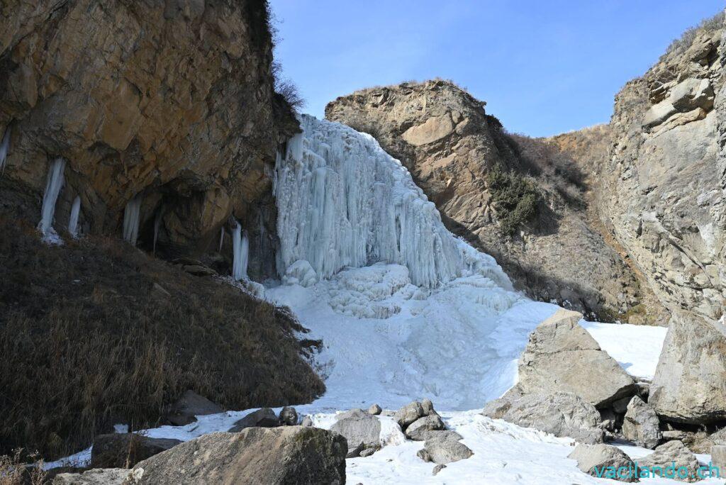 Trchan Wasserfall Armenien gefroren winter