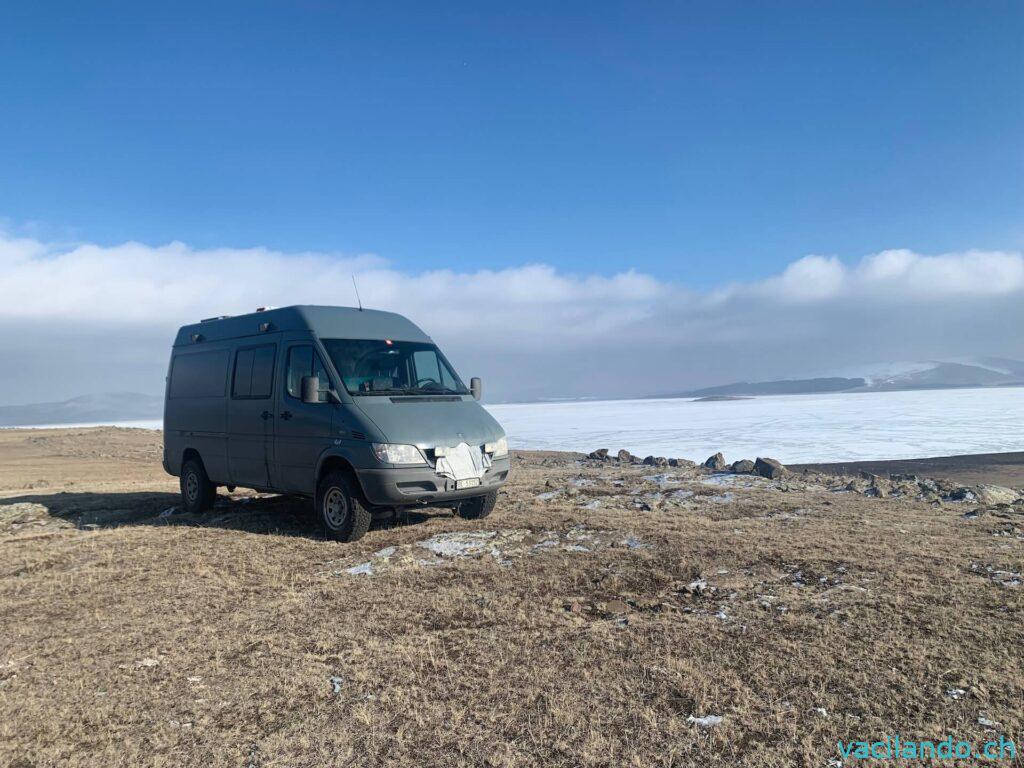 Arpi lake Armenien gefroren Winter Camper