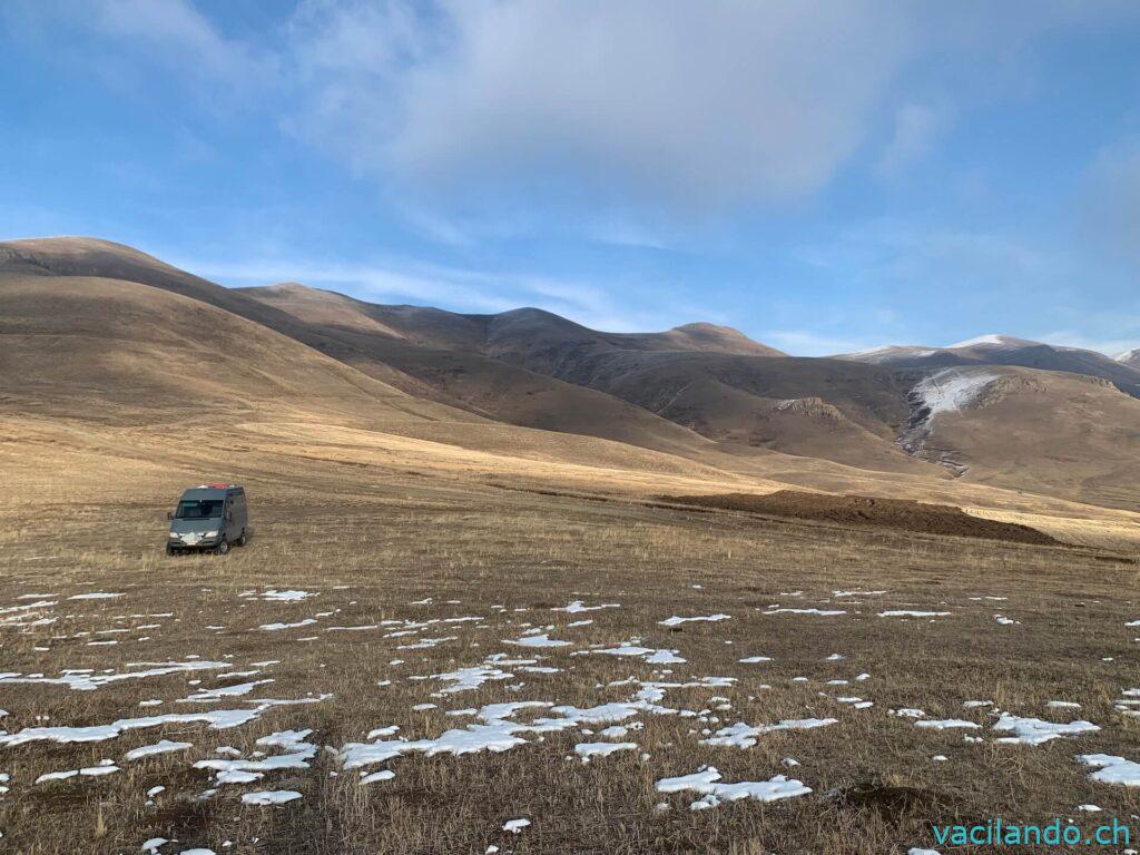 Trchkan strasse im Winter zu Wasserfall Armenien