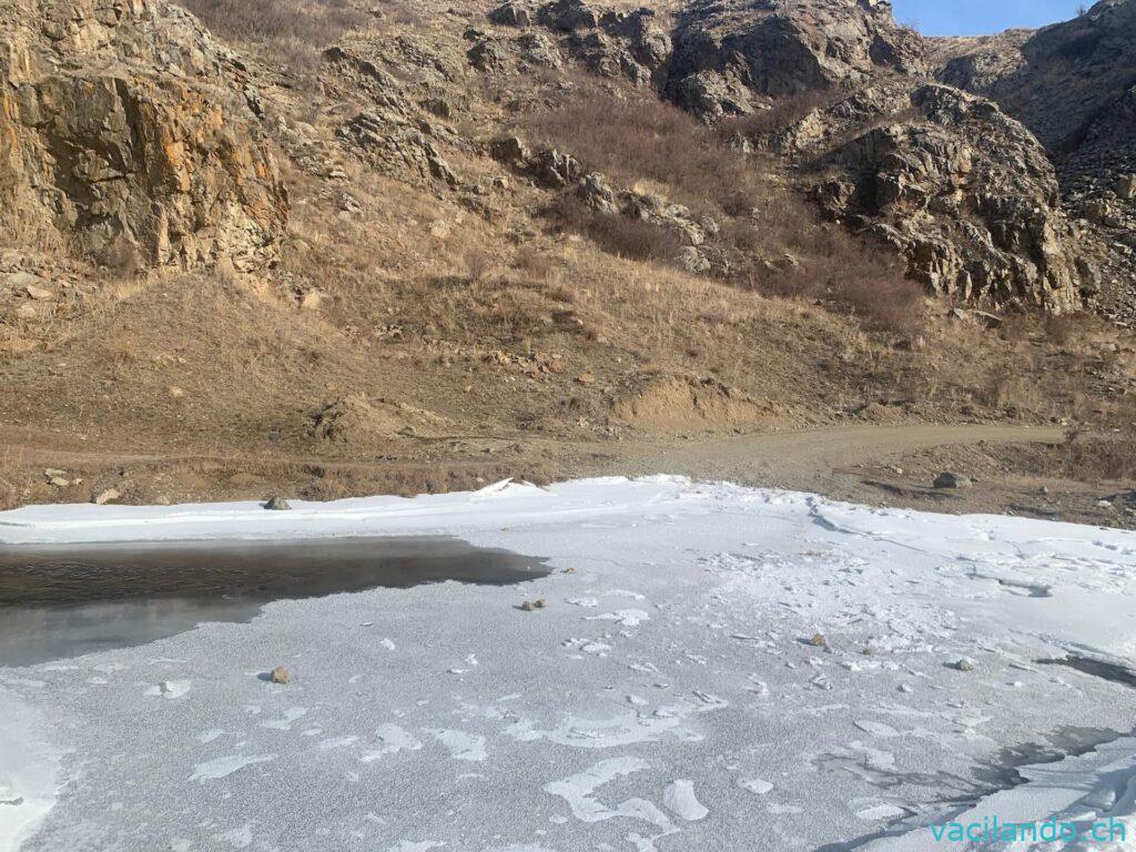 Trchkan strasse im Winter zu Wasserfall Armenien