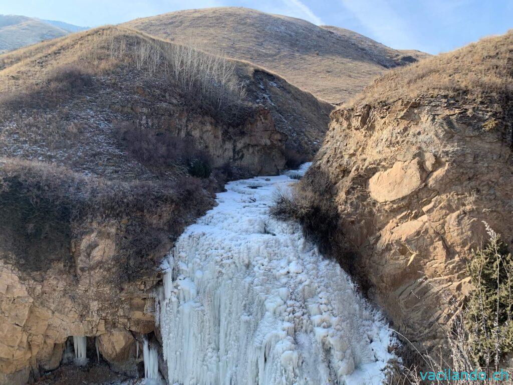 Trchan Wasserfall Armenien gefroren winter