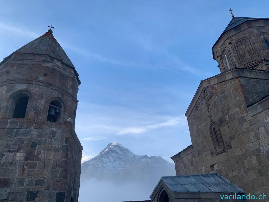 Gergeti Trinity Church Georgien im Winter