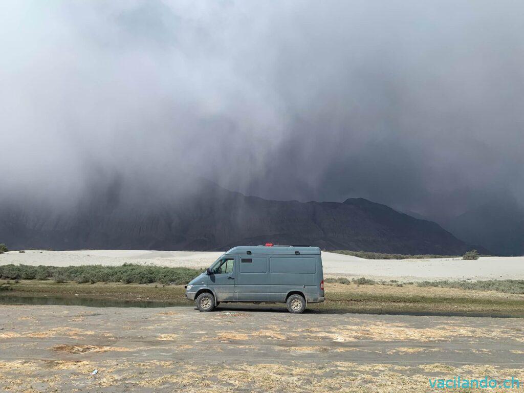 Numbra valley Ladakh Indien mit Camper