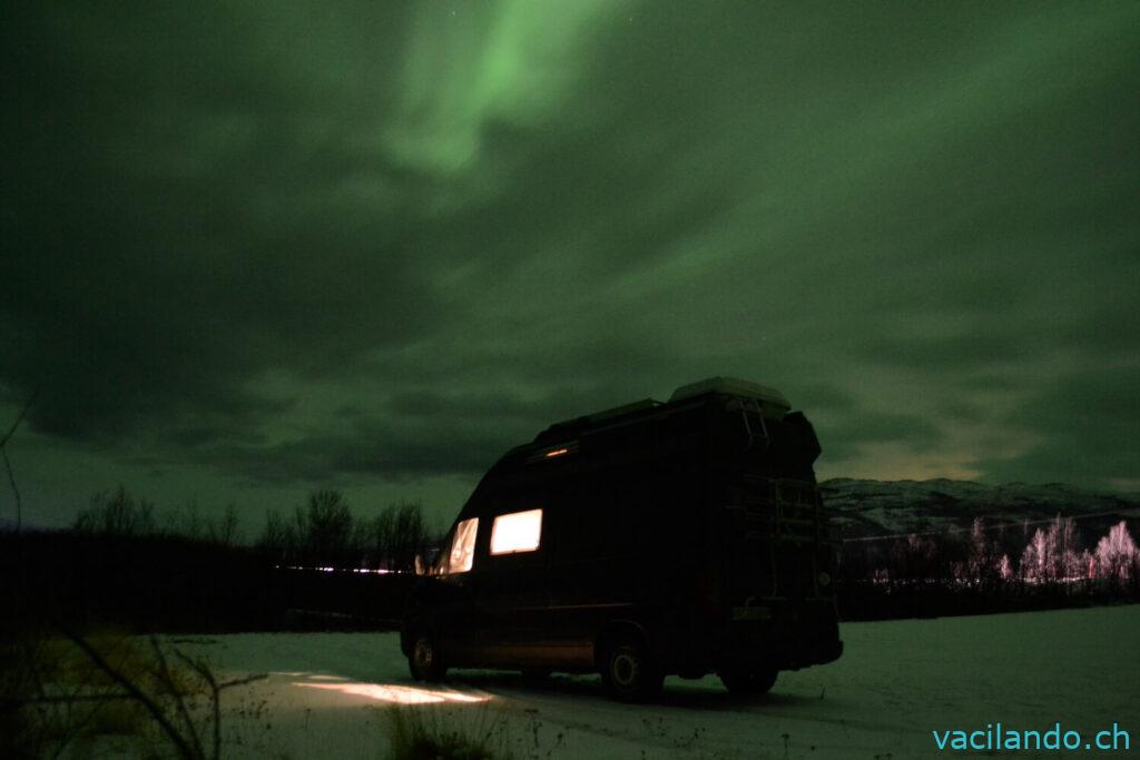 Nordlicht mit Camper