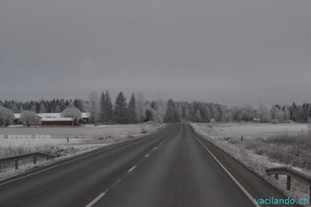 Strasse in Finnnlad im Winter