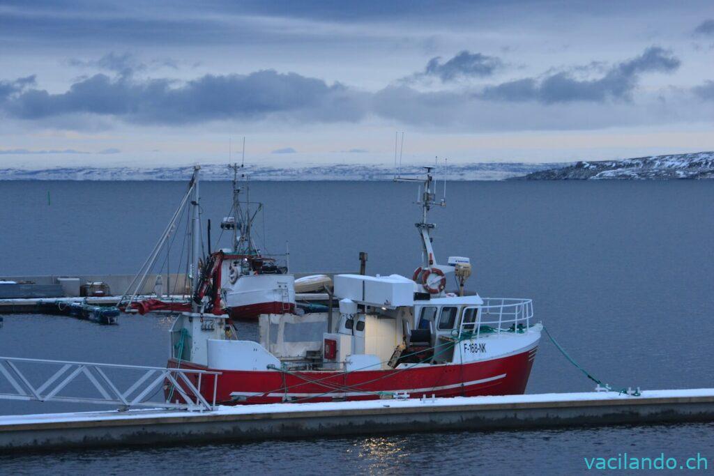 Schiff im Fiord von Norwegen